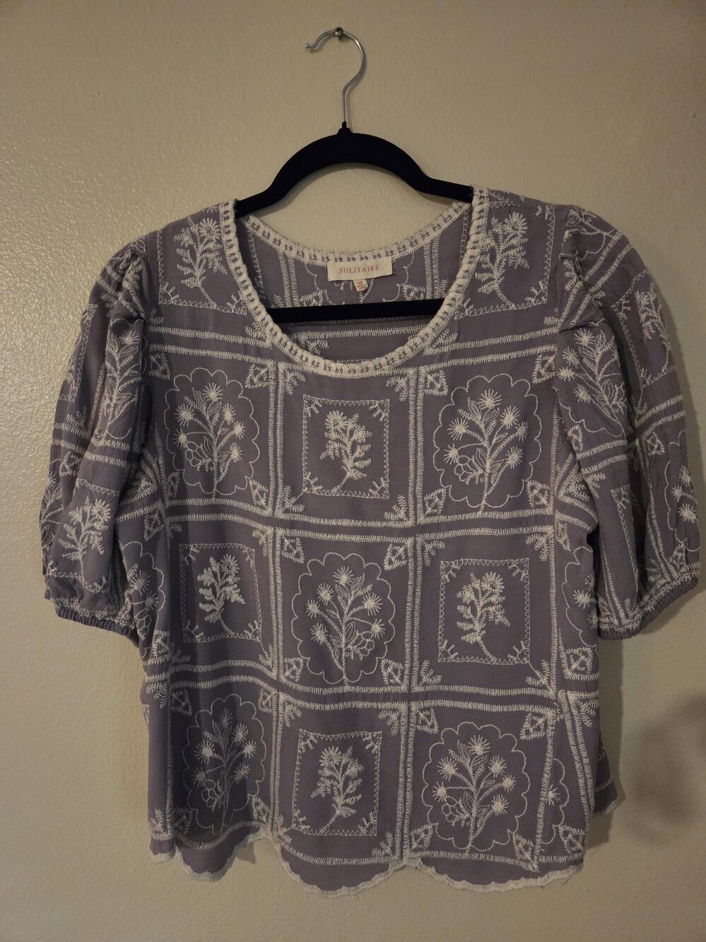 Solitaire Gray And White Floral Embroidered Puff-Sleeve Top